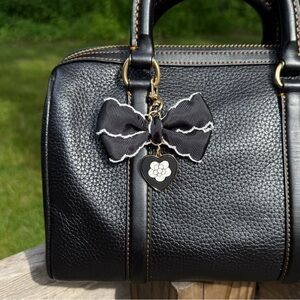 Black and White Enamel Camellia and Ribbon Bow Gold Bag Charm Keychain NEW